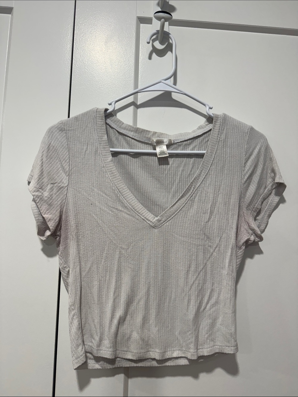 Bozzolo White Ribbed V-Neck Short Sleeve Crop Top